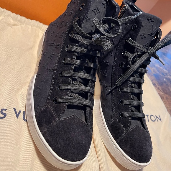 Authentic Louis Vuitton sneakers - Picture 2 of 14
